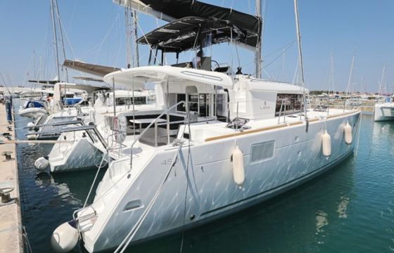 Lagoon 450 F Hot Stuff