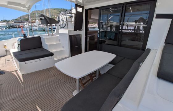 Lagoon 42 White Moon
