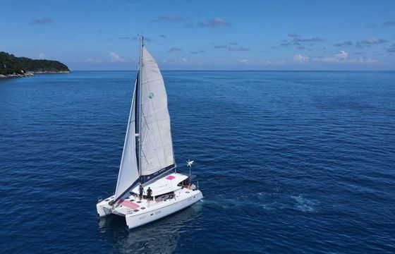 Lagoon 421 Peach