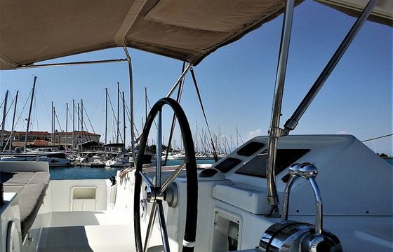 Lagoon 450 F Azraq