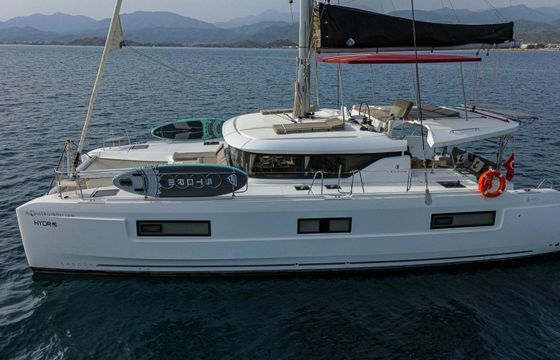 Lagoon 46 Hydra