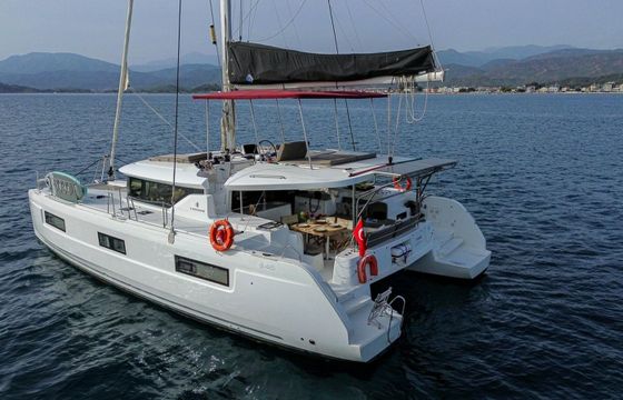 Lagoon 46 Hydra