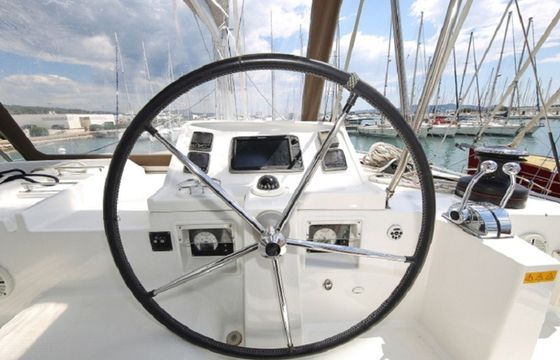 Lagoon 450 F Ladies and Gentlemen
