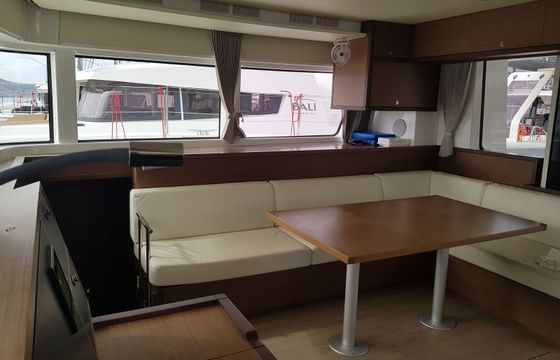 Lagoon 52 F Velar