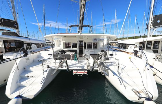Lagoon 450 F Must Have