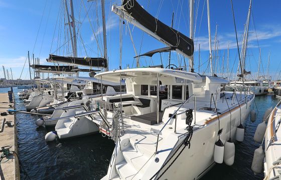 Lagoon 450 F Must Have