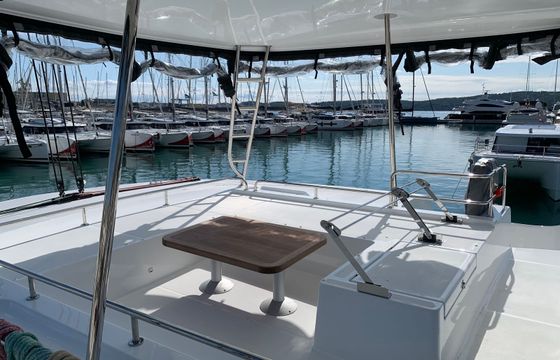 Lagoon 51 Nevera