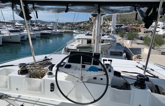 Lagoon 51 Nevera