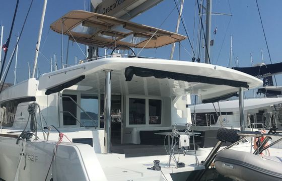 Lagoon 52 F Caracara