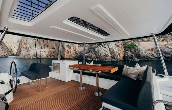 Lagoon 55 Almosta Road