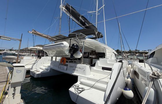 Lagoon 46 Giant Travelly