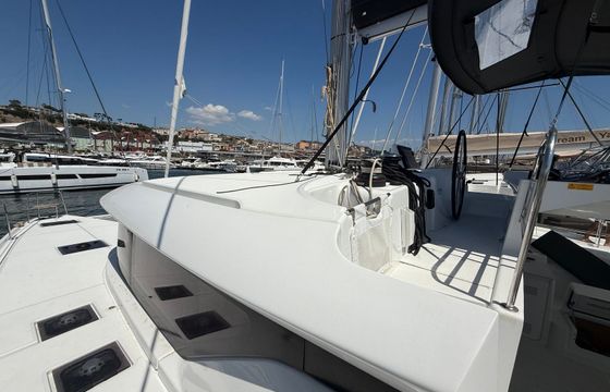 Lagoon 46 Giant Travelly