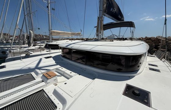 Lagoon 46 Giant Travelly