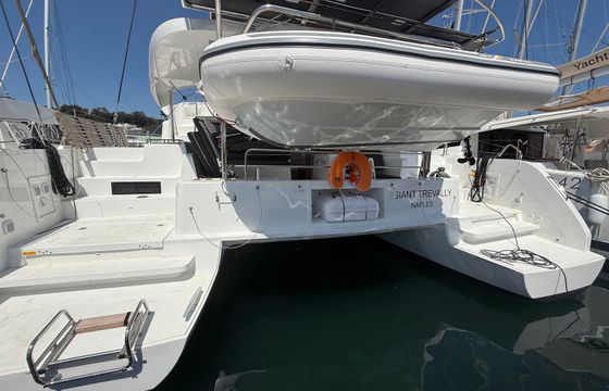 Lagoon 46 Giant Travelly
