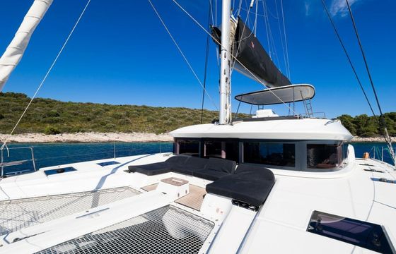 Lagoon 51 Catwalk