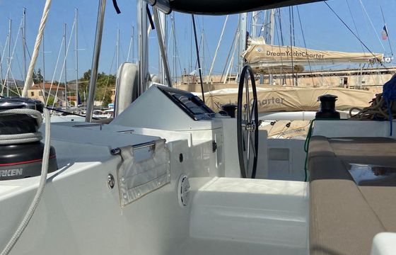 Lagoon 52 F Gull