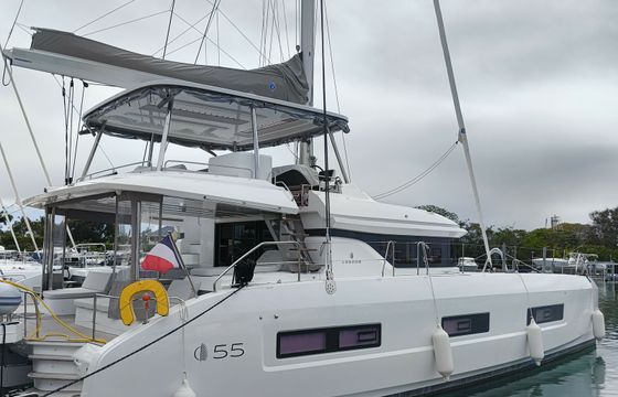 Lagoon 55 Smiley