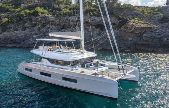 Lagoon 60 Catwalk 1