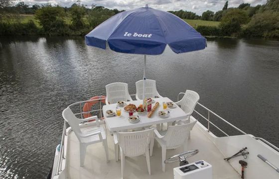 Le Boat Crusader Budget 11