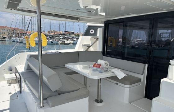 Leopard 42 Sunsail 22
