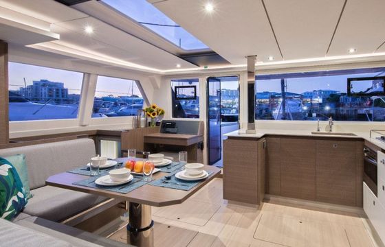 Leopard 42 Sunsail 25