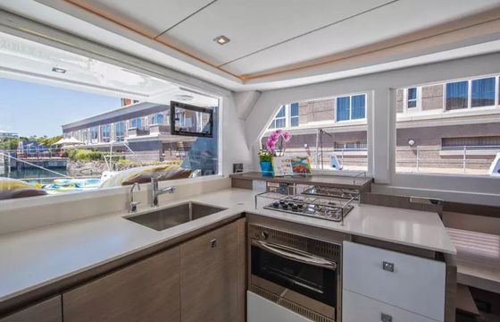 Leopard 42 Sunsail 25