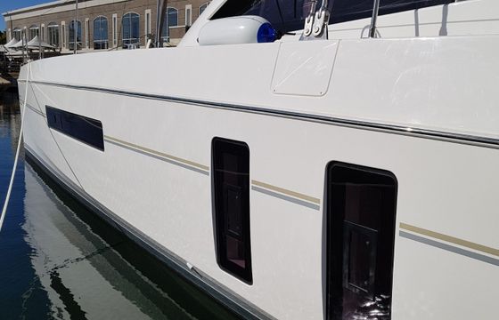Leopard 58 Between