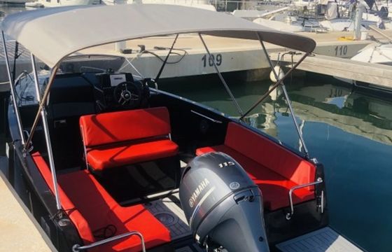 Nuva Yachts 6 Black Panther