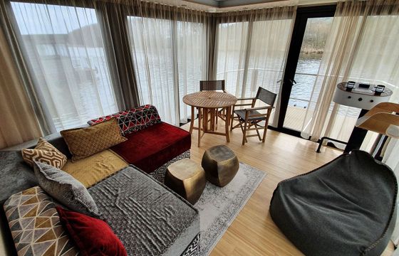 Nautilus Houseboat Water Lodge