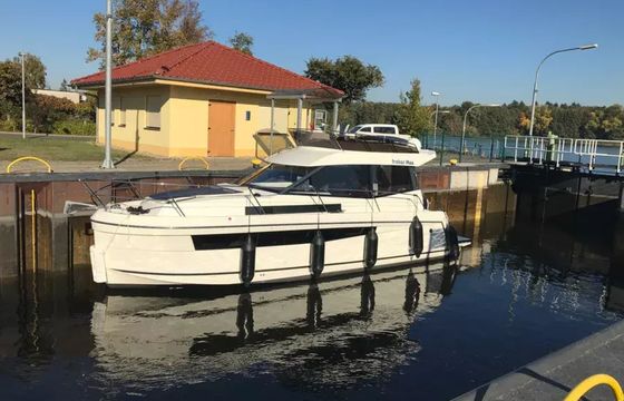 Platinum 989 Flybridge Froher Max