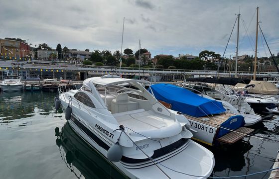 Pershing 37 Aerodactyl