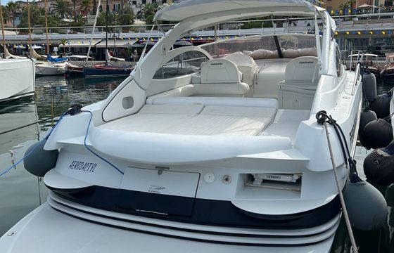 Pershing 37 Aerodactyl