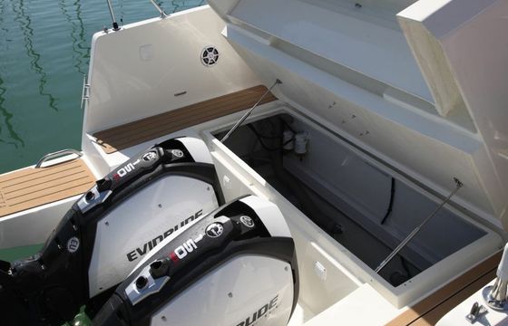 Nuva Yachts M9 Cabin Planac