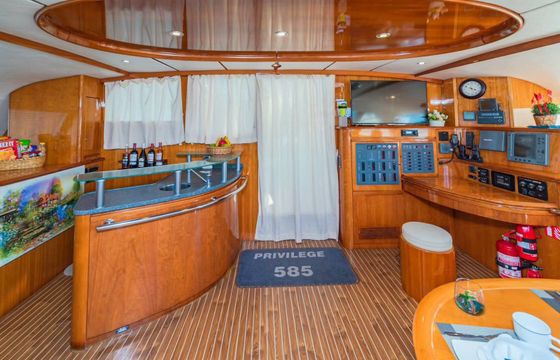 Privilege 585 Lady Marigot
