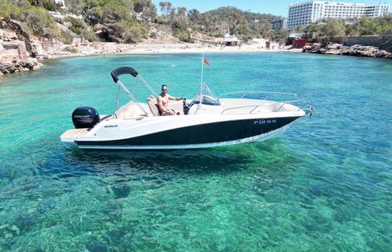 Quicksilver 675 Activ Canariona
