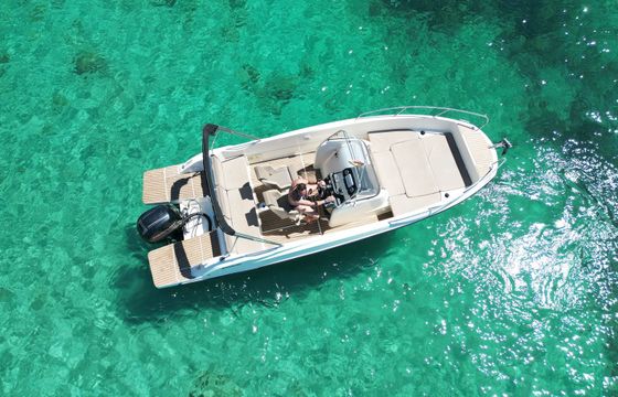Quicksilver 675 Activ Canariona