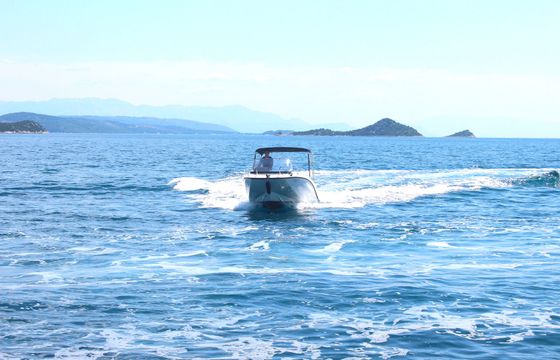 Quicksilver 605 Sundeck