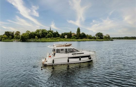 Platinum 989 Flybridge Aurora
