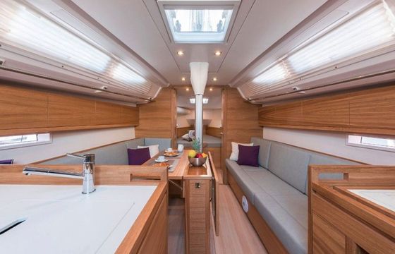 Salona 380 Navis Celere