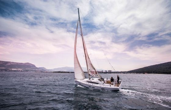 Salona 380 Navis Celere