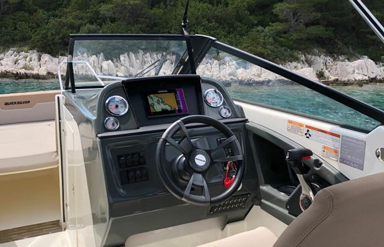Quicksilver 755 Bowrider