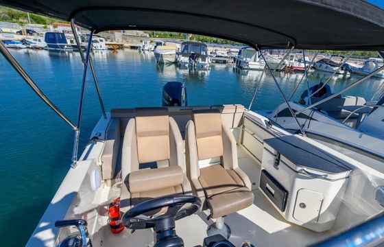 Quicksilver 755 Sun Deck 22
