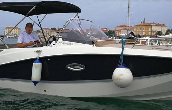 Quicksilver 755 Sundeck