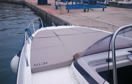 Quicksilver 755 Sundeck