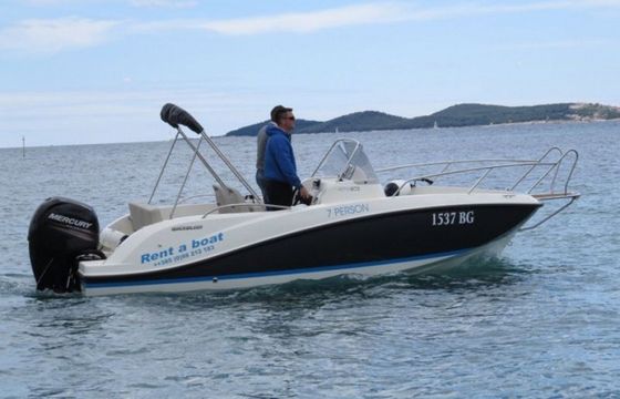 Quicksilver 605 Quicksilver Sundeck 1