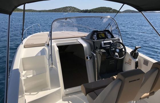 Quicksilver 755 Sun Deck Moni Boat