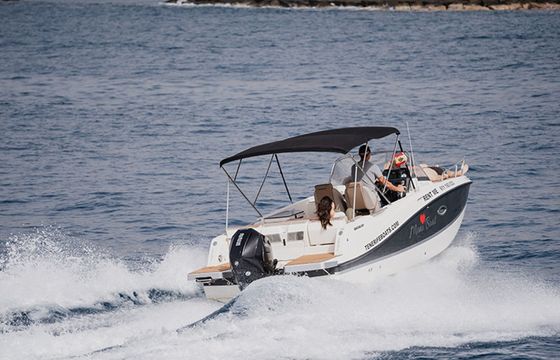 Quicksilver 755 Sun Deck Moni Boat