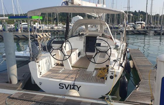 Salona 33 Svity