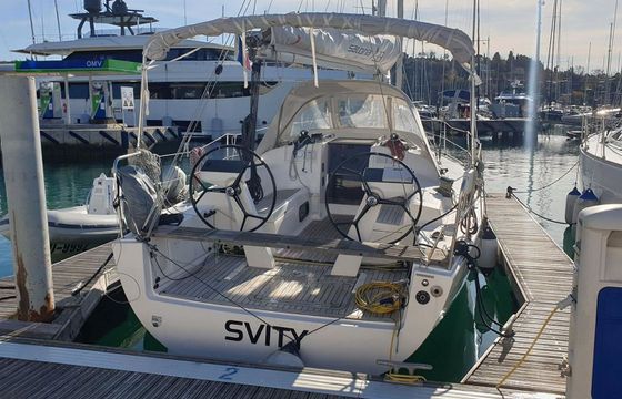 Salona 33 Svity