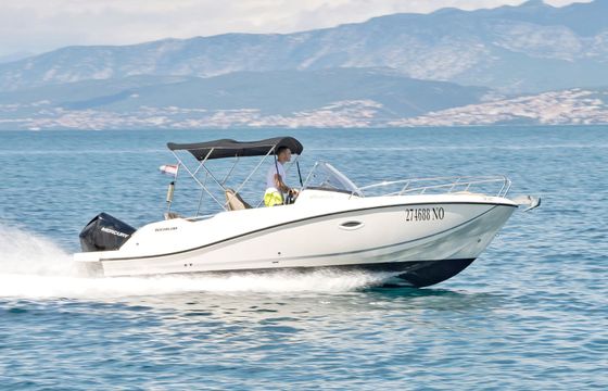 Quicksilver 675 Activ Sundeck